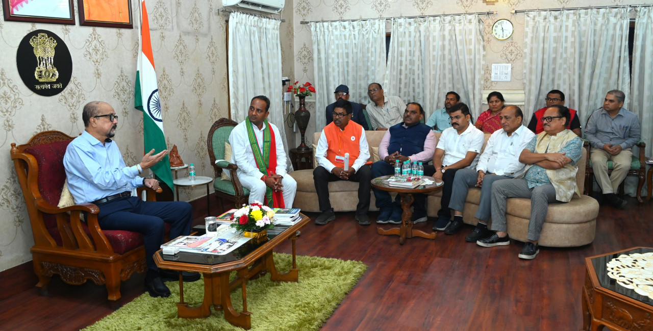 राज्यपाल रमेन डेका से छत्तीसगढ़ रेडक्रॉस सोसायटी की नवगठित प्रबंध समिति ने की सौजन्य भेंट….