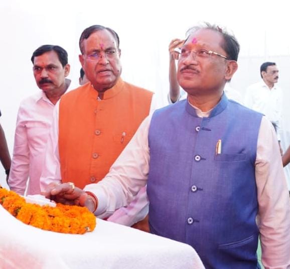 मुख्यमंत्री विष्णुदेव साय ने बड़ादेव की पूजा कर प्रदेशवासियों की सुख-समृद्धि की कामना की….