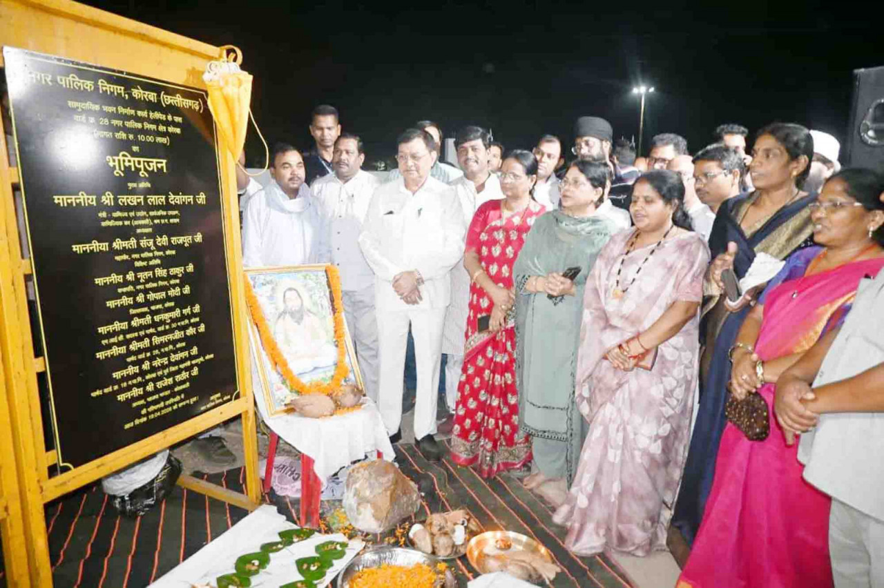 ट्रेफिक सिंग्नल में प्रतीक्षा करने वालों को अब तेज धूप व बारिश में नहीं होगी परेशानी चौक.चौराहों में बनेंगे प्रतीक्षा शेड: उद्योग मंत्री श्री लखनलाल देवांगन…..